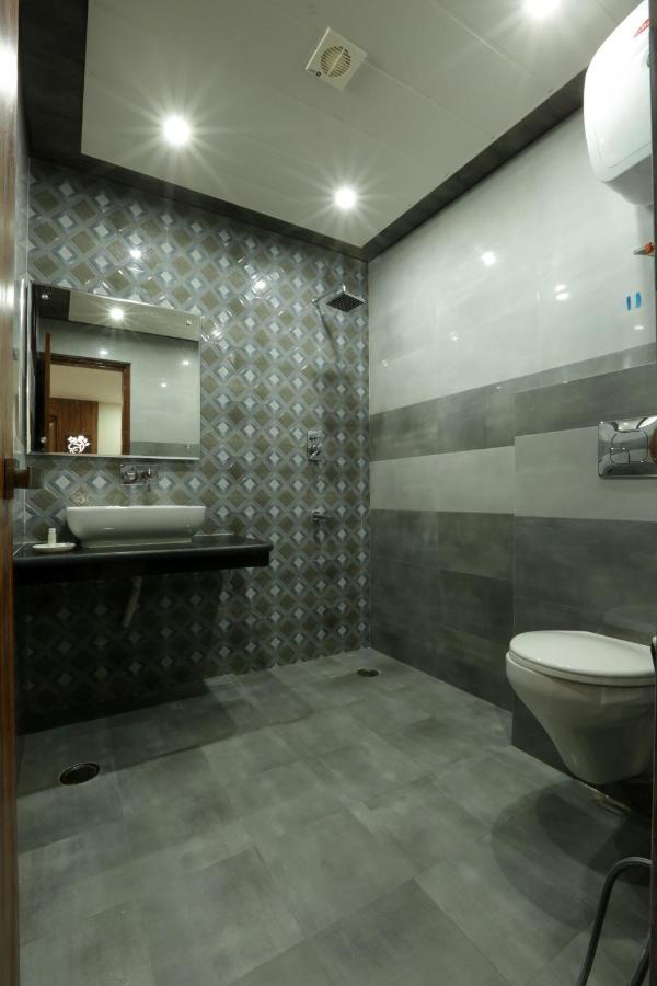 Hotel Katra Grand Esterno foto